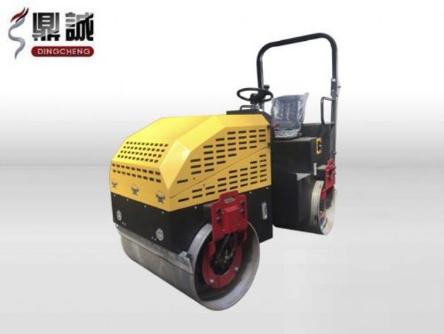 點(diǎn)擊查看詳細(xì)信息<br>標(biāo)題：2.5噸全液壓座駕式振動(dòng)壓路機(jī) 閱讀次數(shù)：15731